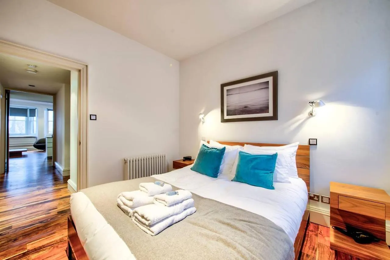 Amazing Views! North Bank Street Luxury Apartment Edinburgh