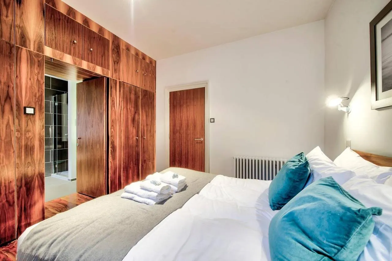 Amazing Views! North Bank Street Luxury Apartment Edinburgh
